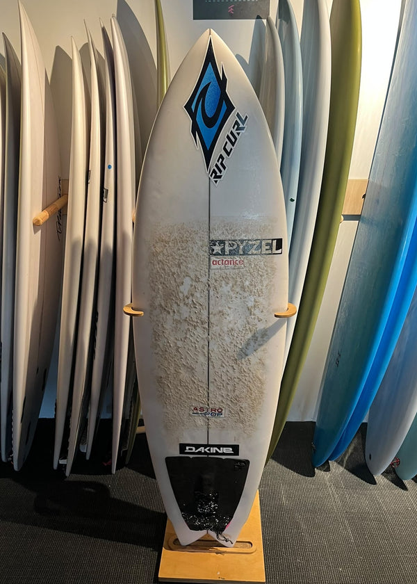 ASTRO POP 5'5 X 19 3/8 X 2 5/16 - 27,2 L